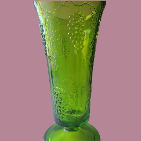 Vintage 1970s Indiana Glass "Colony Grapes" Large Pressed Bright Green Vase - Picture 2 of 6